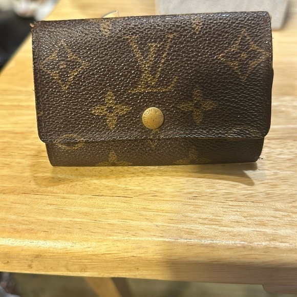 Louis Vuitton Accessories - Louis Vuitton vintage keyholder. And gently use conditions.​​